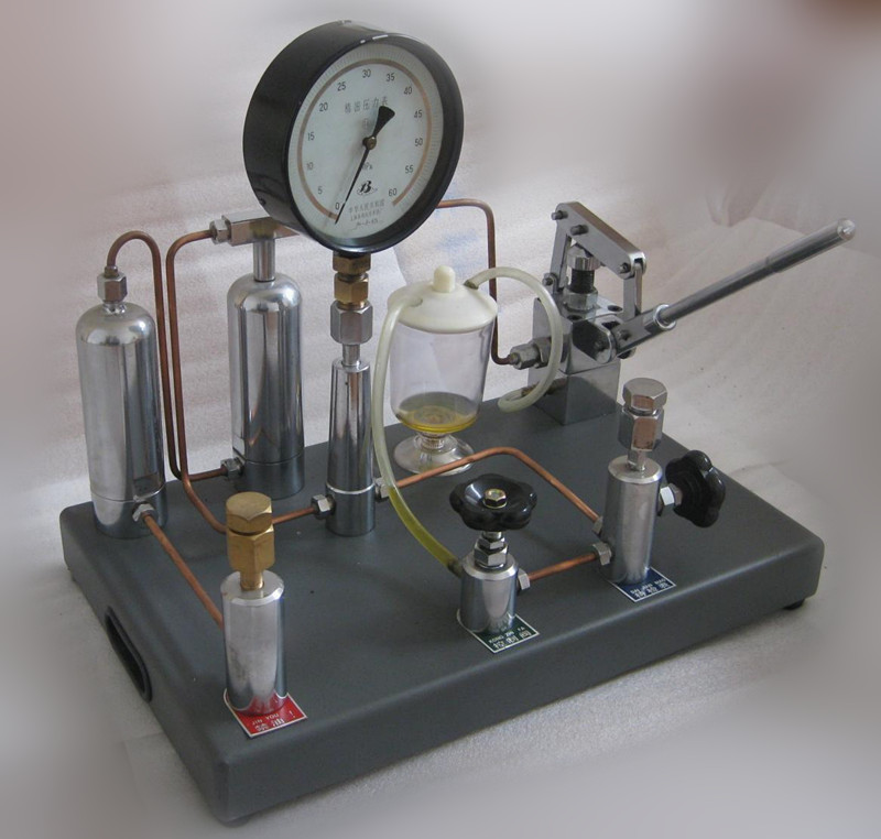 新型BBY600�?氧气�?压力表两用校验器